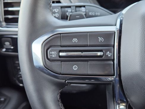 Used 2025 GMC Yukon XL Denali image 23