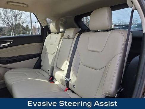 Used 2019 Ford Edge Titanium image 14