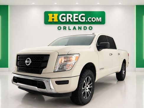 Used 2021 Nissan Titan SV w/ SV Convenience Package AWD/4WD image 4