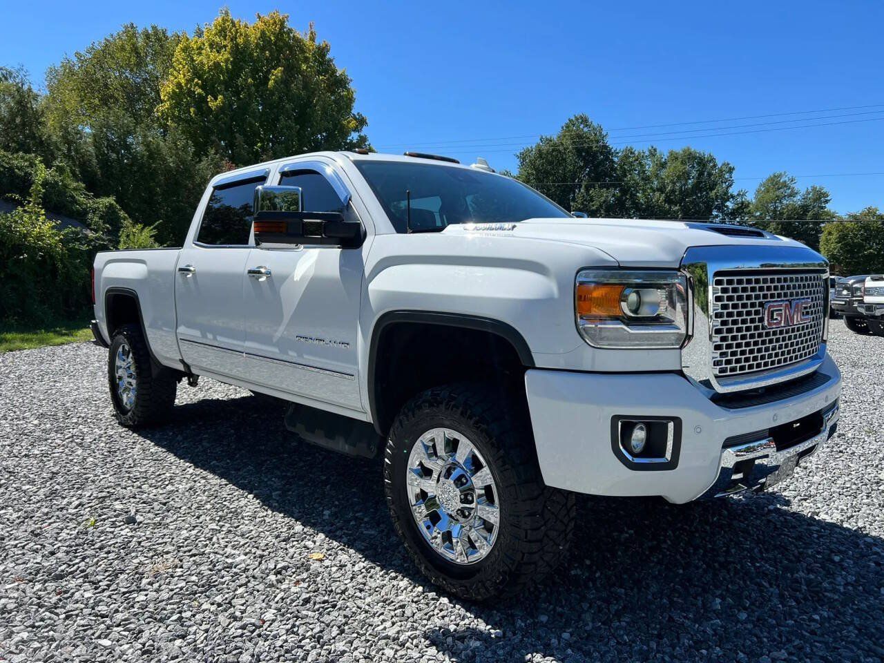 Used 2017 GMC Sierra 2500 Denali w/ Duramax Plus Package AWD/4WD image 1