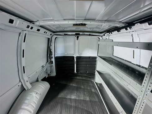 Used 2024 Chevrolet Express 2500 image 13