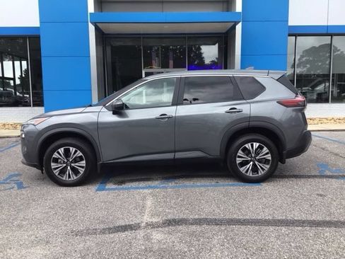 Used 2023 Nissan Rogue SV FWD image 3