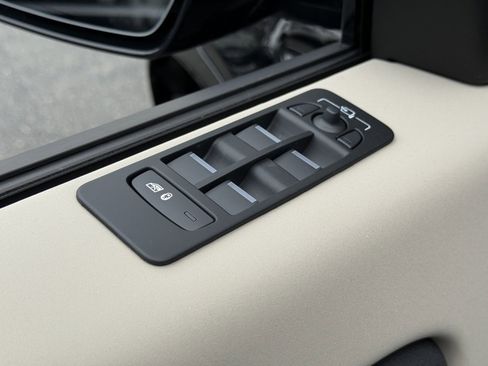 New 2025 Land Rover Discovery Sport S image 11