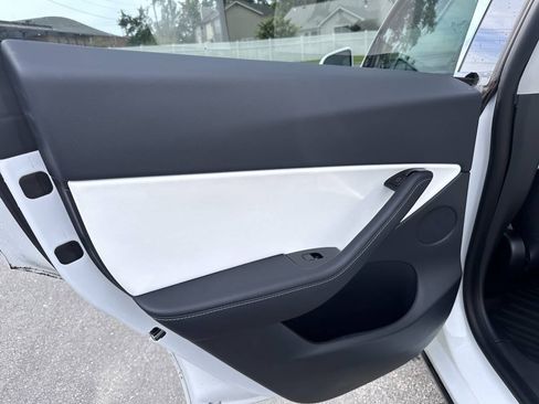 Used 2021 Tesla Model Y Long Range AWD/4WD image 17