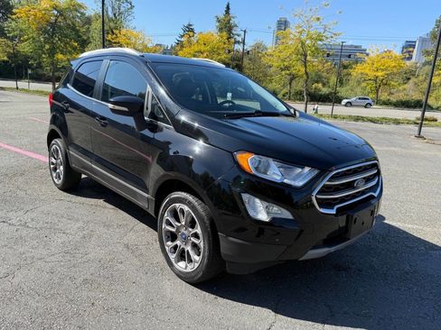 Used 2021 Ford EcoSport Titanium image 2