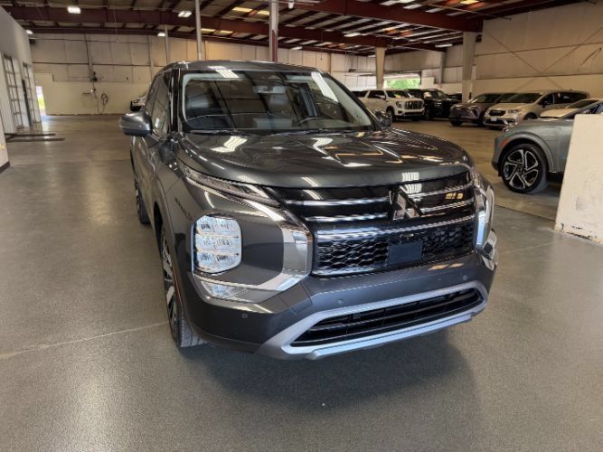 Used 2025 Mitsubishi Outlander SE FWD image 6