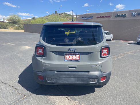 Used 2019 Jeep Renegade Sport FWD image 3