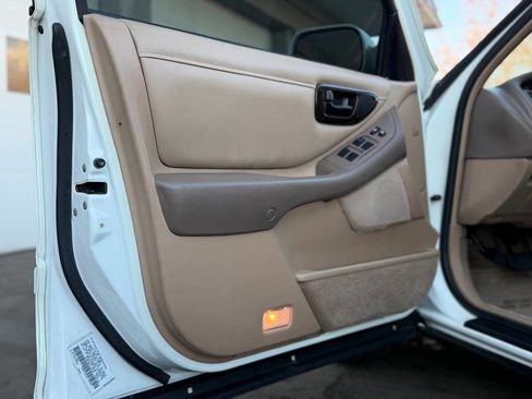 Used 1996 Toyota Avalon XLS image 4