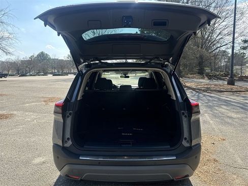 Used 2023 Nissan Rogue SV image 26