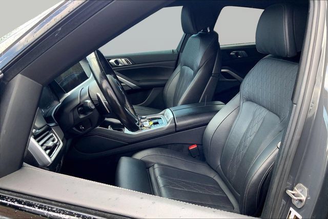 Used 2021 BMW X6 M50i w/ Premium Package AWD/4WD image 17