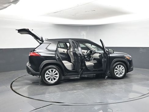 Used 2025 Toyota Corolla Cross LE image 44