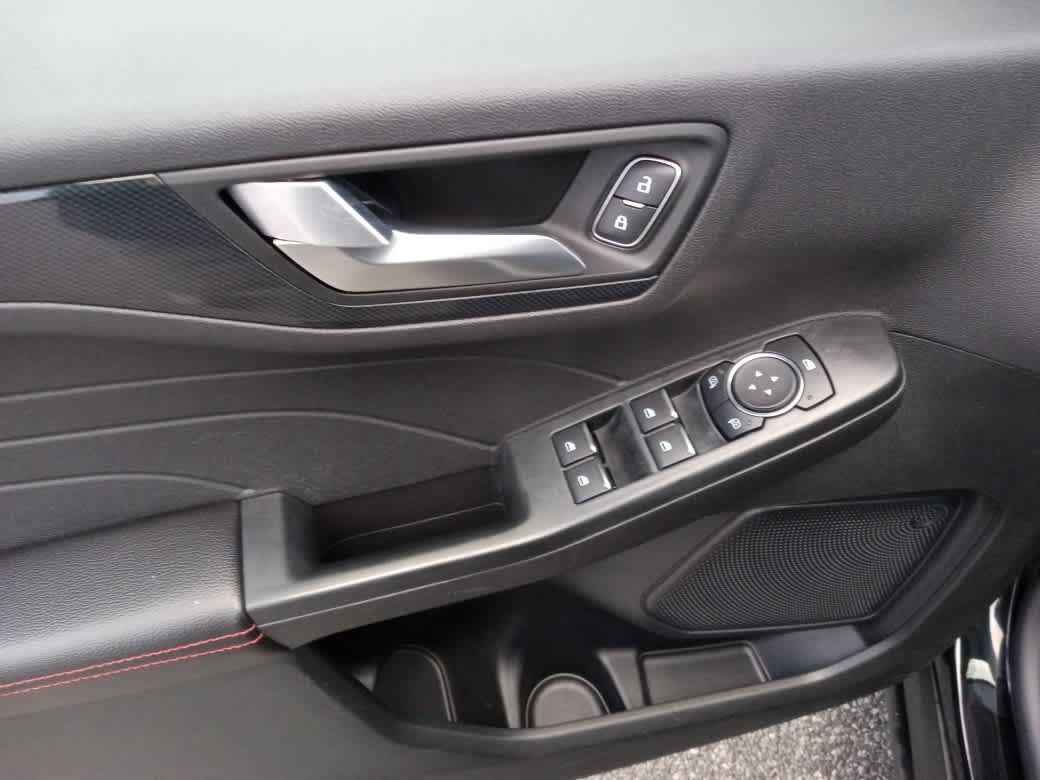 Used 2025 Ford Escape ST-Line Select AWD/4WD image 11