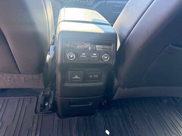 Used 2021 GMC Acadia SLT w/ Elevation Edition FWD image 18