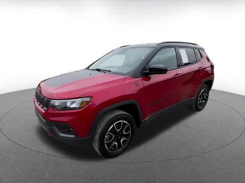 Used 2025 Jeep Compass Trailhawk AWD/4WD image 8