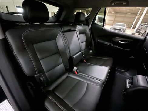 Used 2024 GMC Terrain SLT image 25