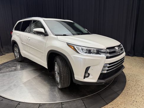 Used 2019 Toyota Highlander Limited Platinum image 16
