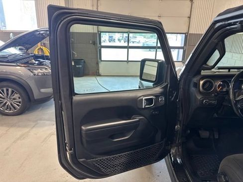 Used 2020 Jeep Wrangler Sport AWD/4WD image 9