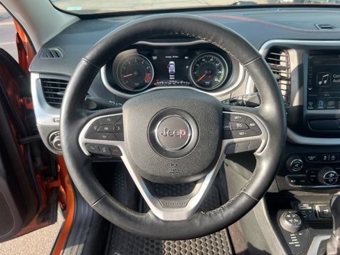 Used 2015 Jeep Cherokee Trailhawk w/ Comfort/Convenience Group AWD/4WD image 11