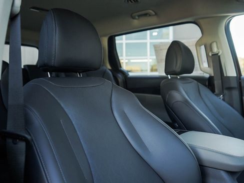 New 2026 Kia Carnival LXS image 11