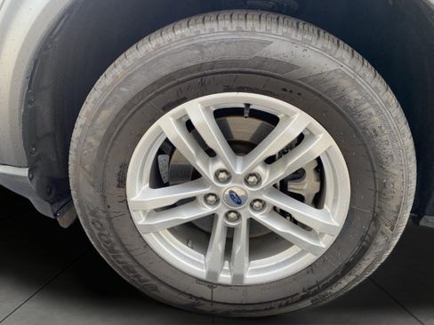 Used 2024 Ford Explorer XLT w/ Equipment Group 202A AWD/4WD image 8