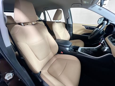 Used 2019 Toyota RAV4 LE image 30