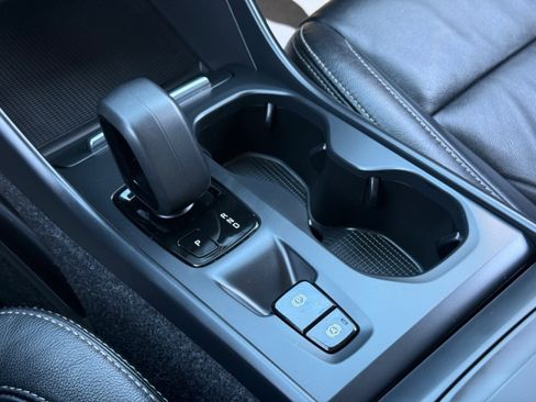 Used 2022 Volvo XC40 T5 Momentum image 30