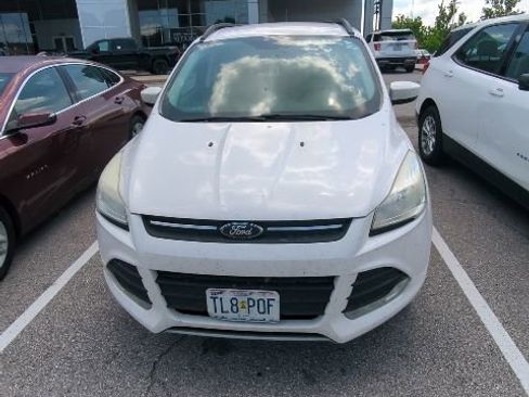 Used 2016 Ford Escape SE w/ SE Leather Comfort Package FWD image 2