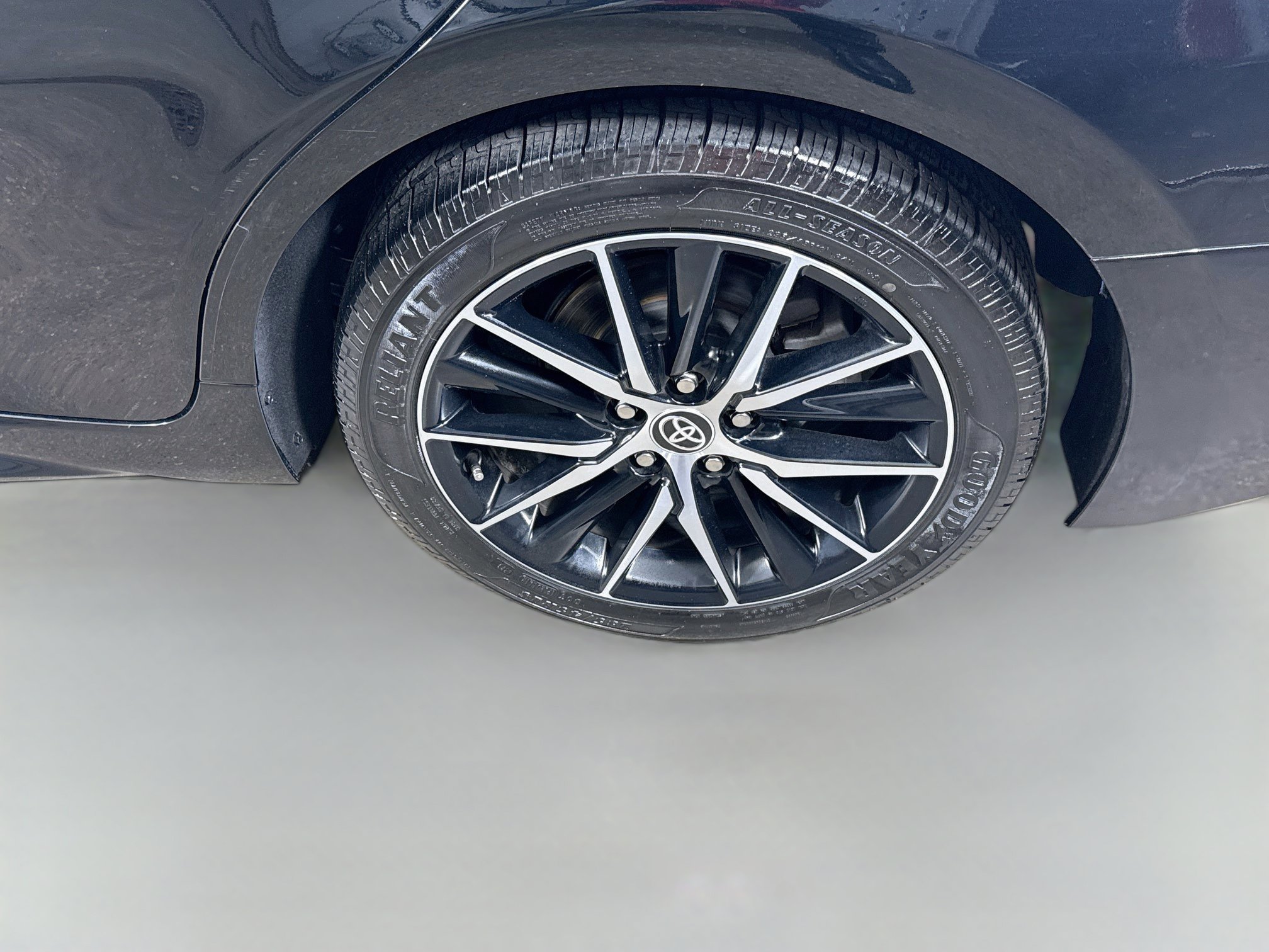Used 2021 Toyota Camry SE FWD image 9