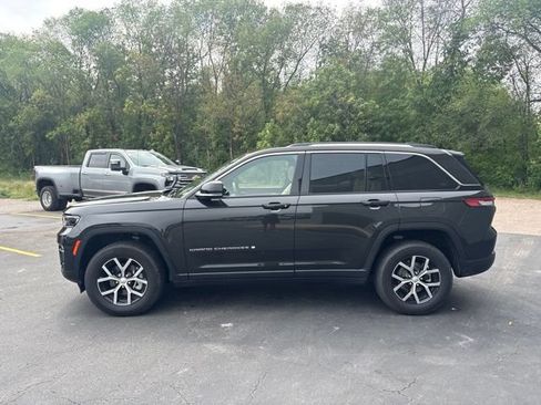 Used 2023 Jeep Grand Cherokee Limited AWD/4WD image 5