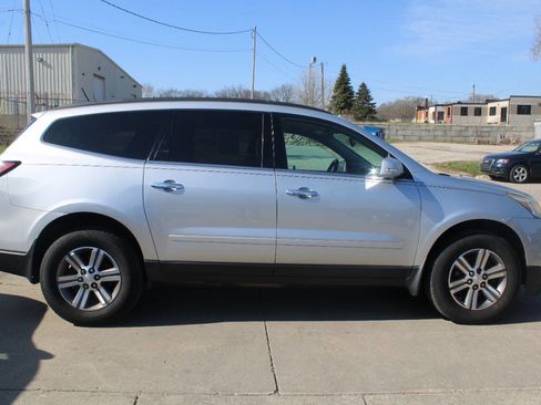 Used 2017 Chevrolet Traverse LT FWD image 4