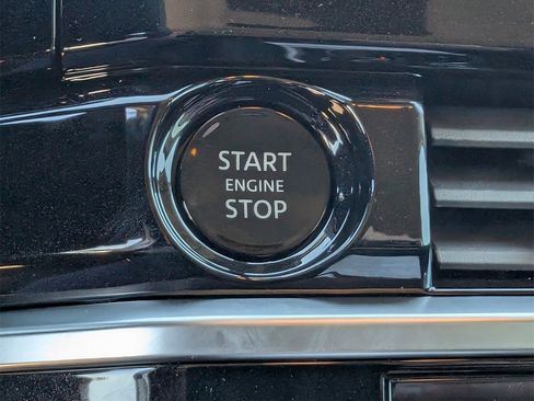 New 2025 Nissan Pathfinder SV w/ Black Appearance Package image 15