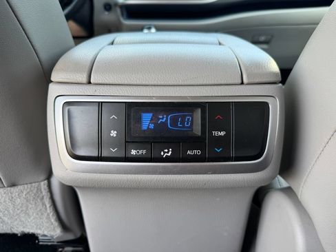Used 2014 Toyota Highlander XLE AWD/4WD image 9