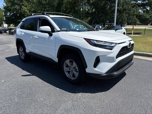 Used 2025 Toyota RAV4 XLE FWD image 7