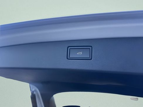 New 2026 Volkswagen Tiguan SE R-Line image 25