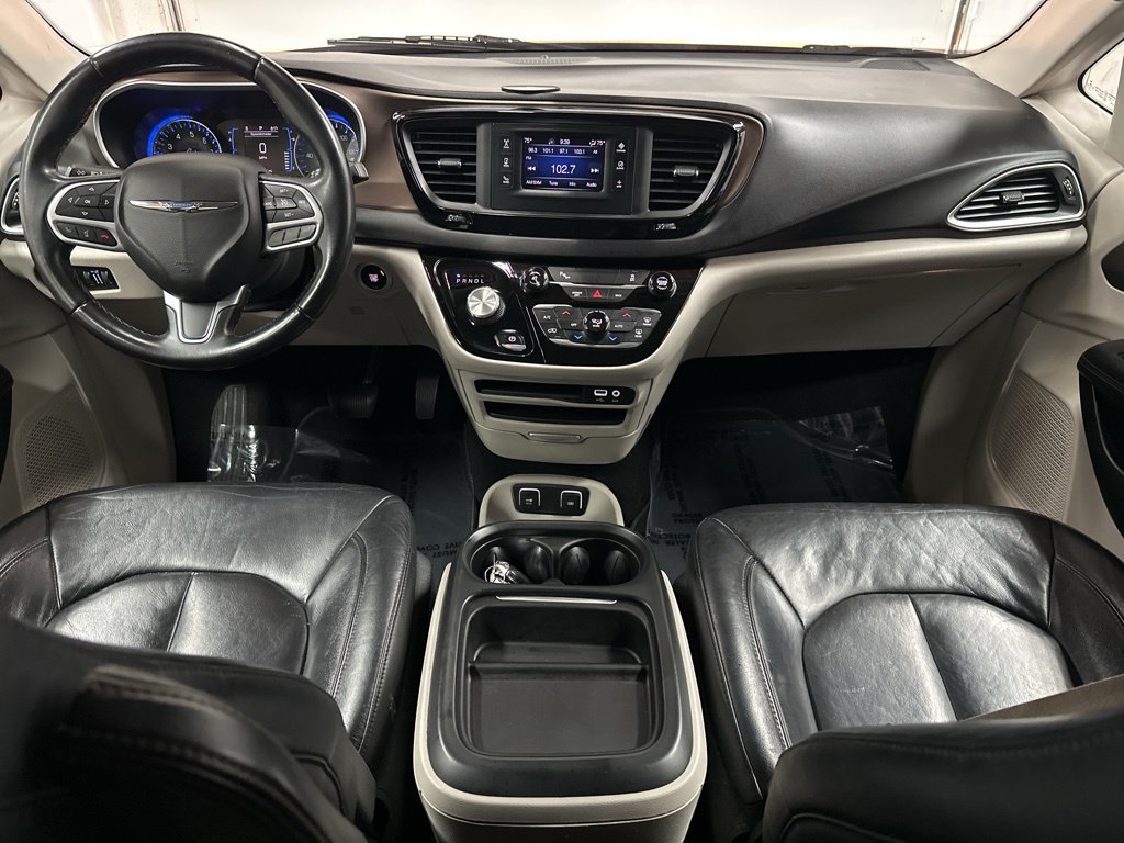 Used 2017 Chrysler Pacifica Touring-L FWD image 25