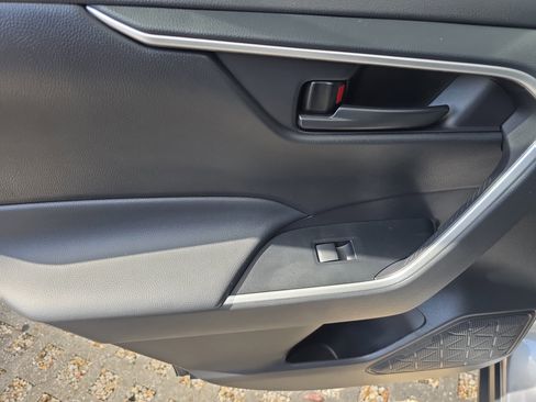 Used 2024 Toyota RAV4 LE image 10