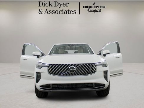 New 2026 Volvo XC90 B5 Plus w/ Protection Package Premier image 7