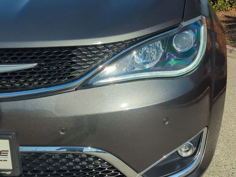 Certified 2019 Chrysler Pacifica Limited w/ Tire & Wheel Group image 8