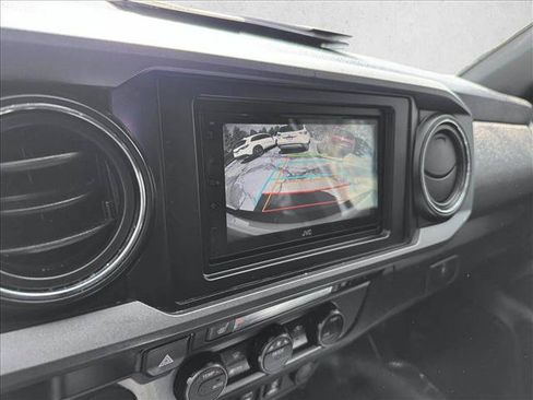 Certified 2019 Toyota Tacoma TRD Off-Road AWD/4WD image 14