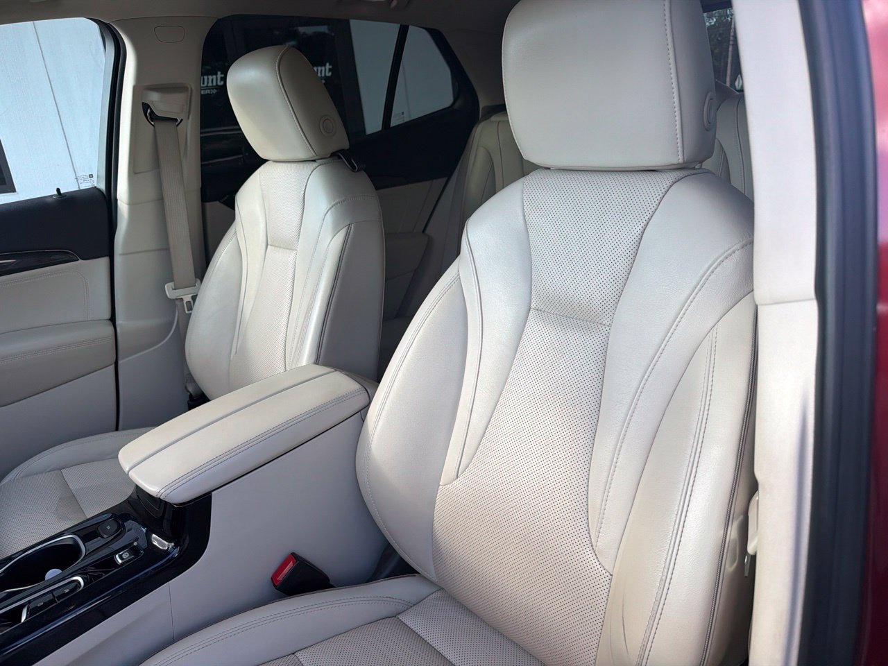 Used 2021 Buick Envision Essence FWD image 3