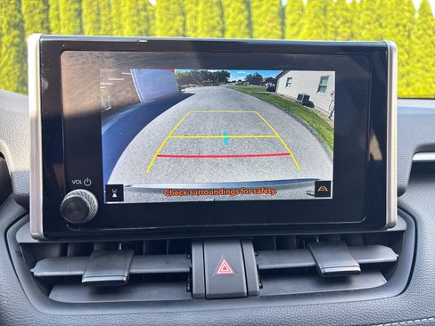 Certified 2025 Toyota RAV4 LE AWD/4WD image 1