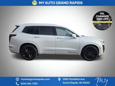 Used 2022 Cadillac XT6 Premium Luxury w/ Technology Package image 16