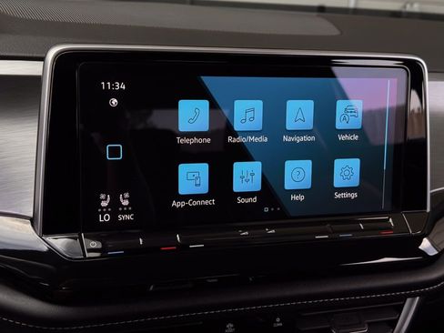 Used 2025 Volkswagen Atlas Cross Sport SE image 13