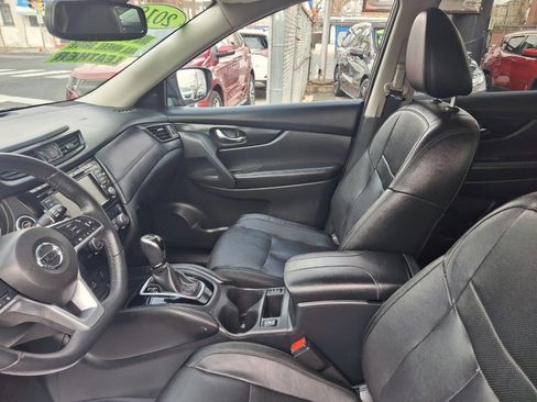 Used 2018 Nissan Rogue SL w/ Premium Package image 12