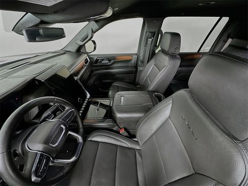 Used 2025 GMC Yukon XL Denali image 11