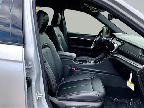 New 2026 Jeep Grand Cherokee L Limited AWD/4WD image 12