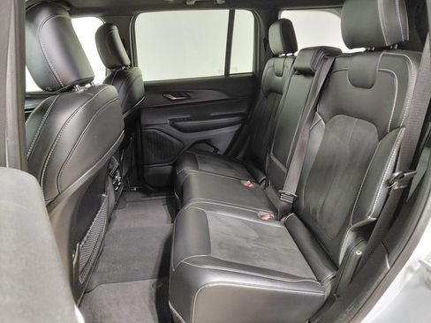 Certified 2025 Jeep Grand Cherokee Altitude image 41