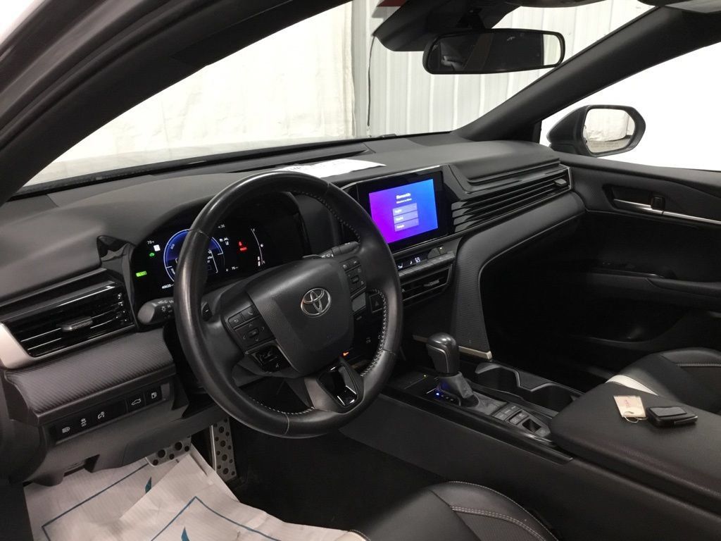Used 2025 Toyota Camry SE FWD image 11