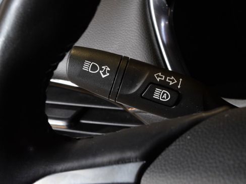 Used 2021 Chevrolet Traverse LT w/ LT Premium Package FWD image 19