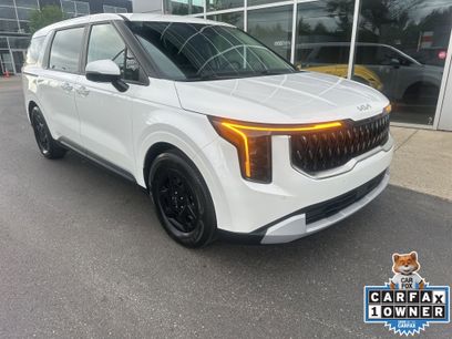 Used 2025 Kia Carnival